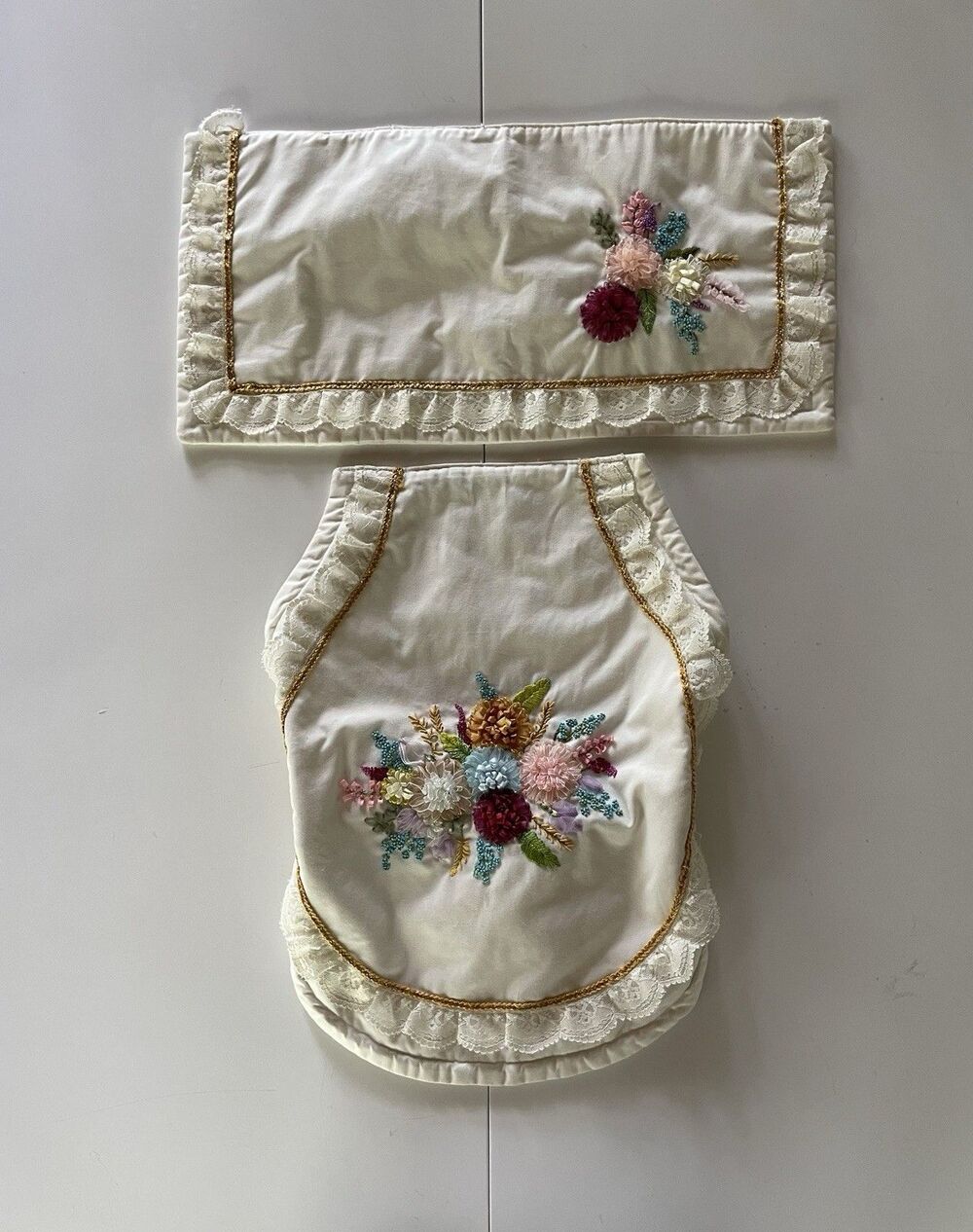 Vintage Ivory Toilet Cover Set with 3D Sewn-In Floral Appliqués and Lace Trim